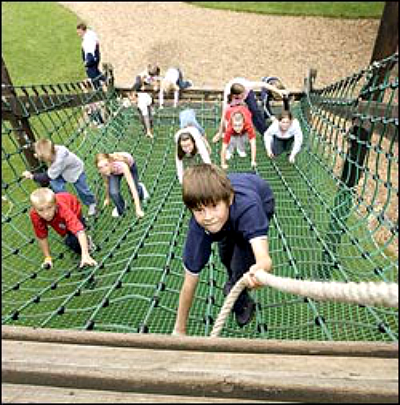 photo of kids rope climbing